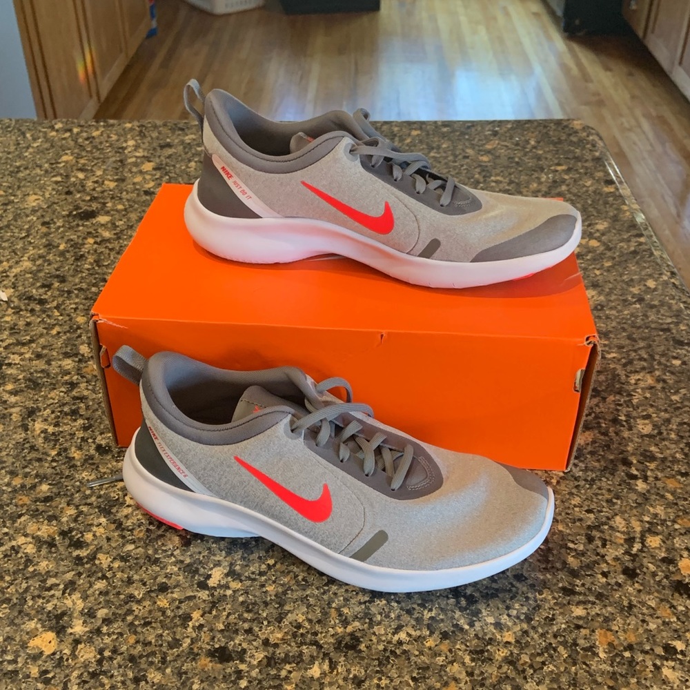 ⭐️ BRAND NEW - NIKE FLEX EXPERIENCE 8